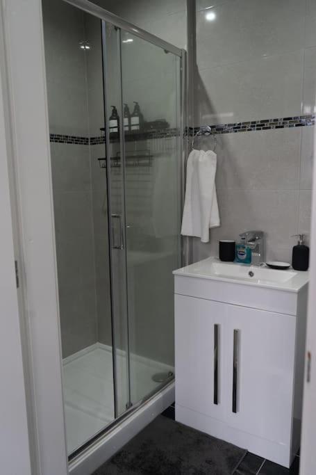 Stylish 1 Bed Apartment In Newly Refurbished Building W/ Parking & Wi-Fi Birmingham Eksteriør bilde