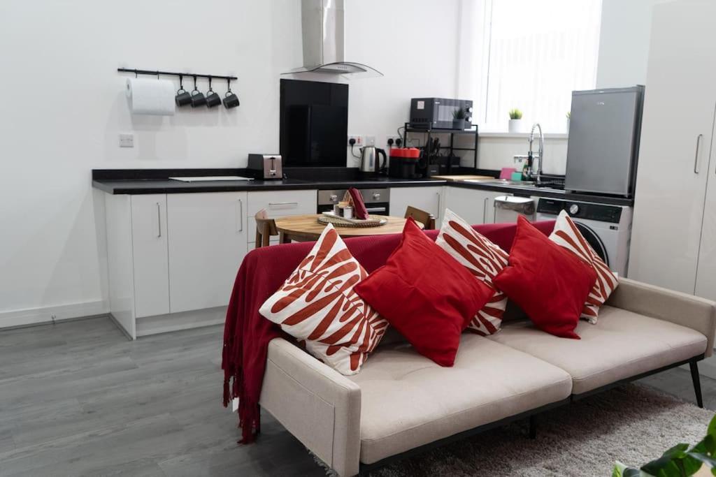 Stylish 1 Bed Apartment In Newly Refurbished Building W/ Parking & Wi-Fi Birmingham Eksteriør bilde