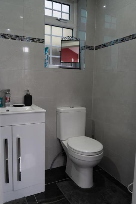 Stylish 1 Bed Apartment In Newly Refurbished Building W/ Parking & Wi-Fi Birmingham Eksteriør bilde